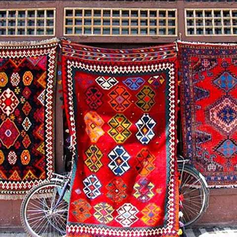 آشنایی با هنر گلیم بافی